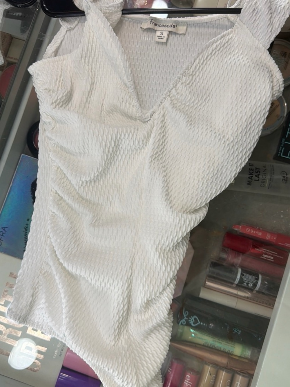 Francesca's Collections White Textured V-Neck Sleeveless Bodysuit